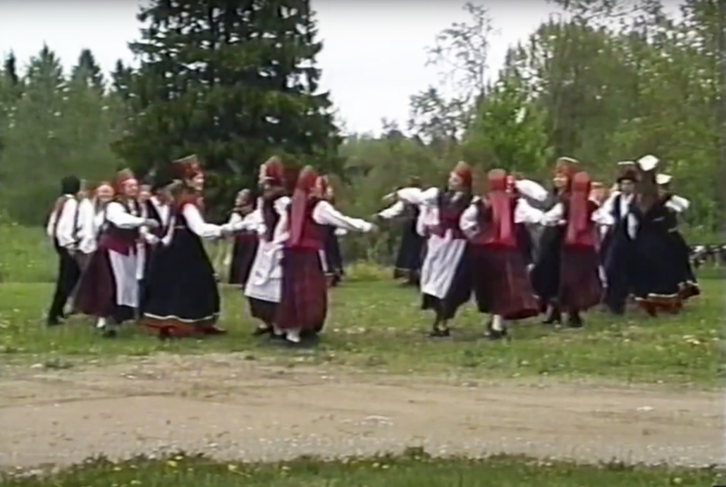 2005-05-29 I Paekna tantsupidu_kaader videost I-Paekna-tantsupidu