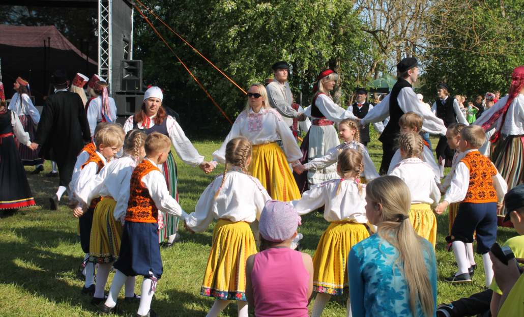 2016-05-22 XII Paekna tantsupidu_f Triin Nikkari XII-Paekna-tantsupidu
